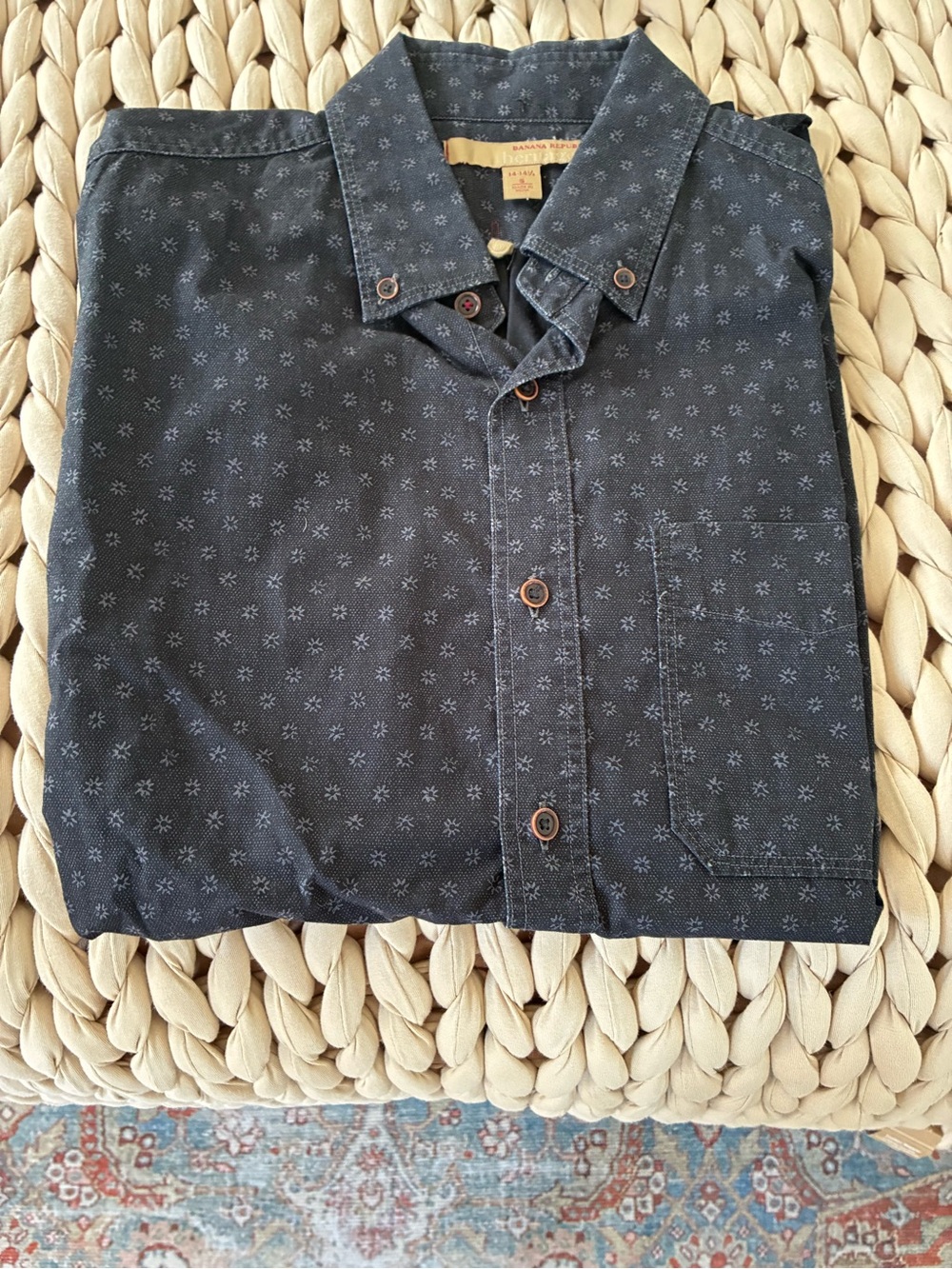 Banana Republic Men's Black Patterned Button-Up Shirt